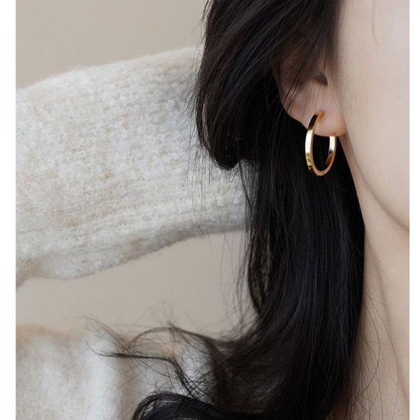 French circle earrings tide earrings niche design plain circle earrings earrings ear buckle female round circle cold wind