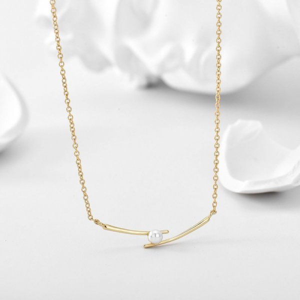 Minimalist Pearl Necklace